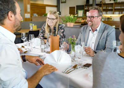 glückliche Menschen im Pan Pan